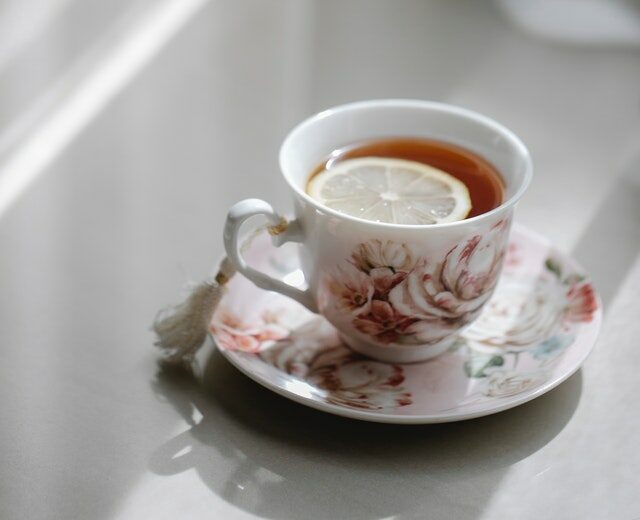 Vogelmiere - Teetasse mit Zitrone